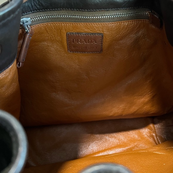 Gorgeous shimmering suede bucket Prada bag - Picture 4 of 5